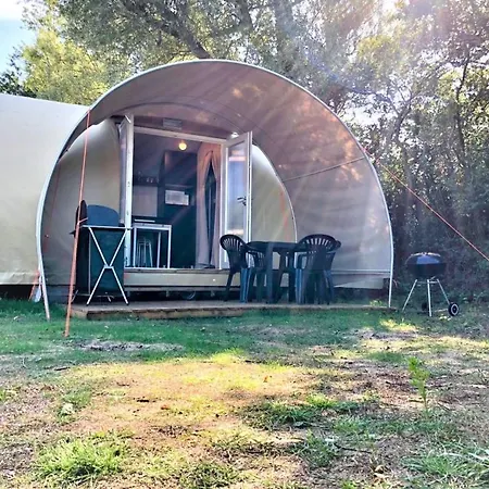 Les Insolites Du Brochet Apart Otel
